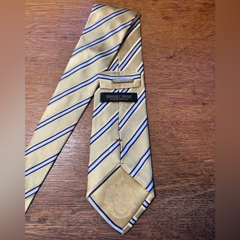 Donald Trump Signature Collection Gold Blue Diagonal Stripe All Silk Neck Tie